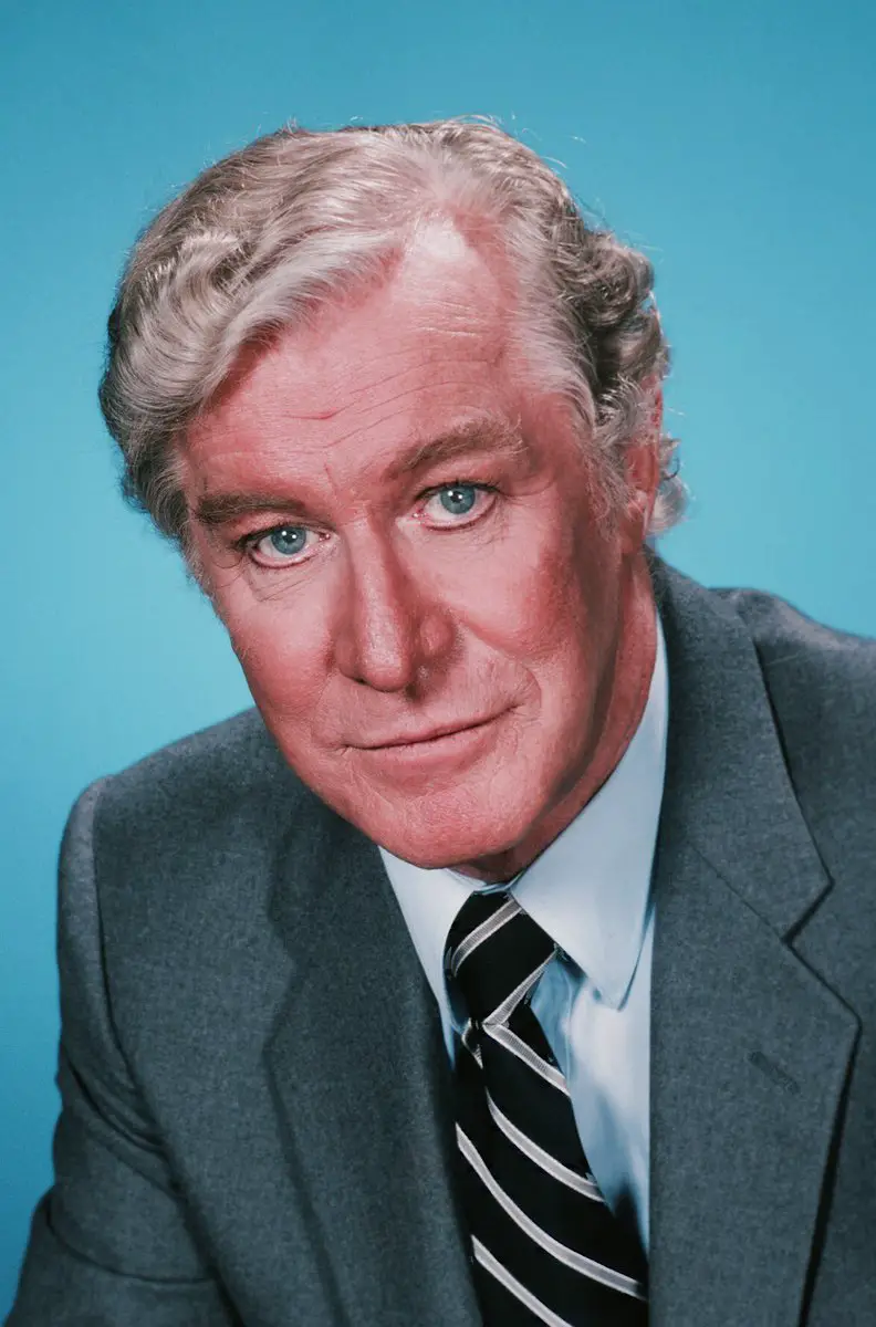 How tall is Edward Mulhare?
